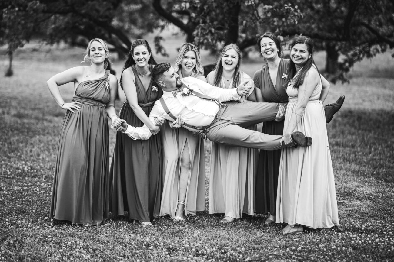 Každopádně pro většinu hostů bude příjemnější fotit až později v průběhu odpoledne. A hlavně po obědě.