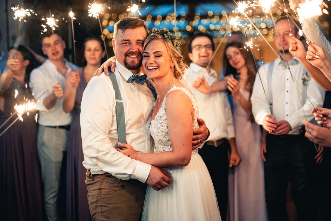 Ať už máte na prskavky jakýkoli názor, fotkám se nedá upřít atmosféra a jisté kouzlo.