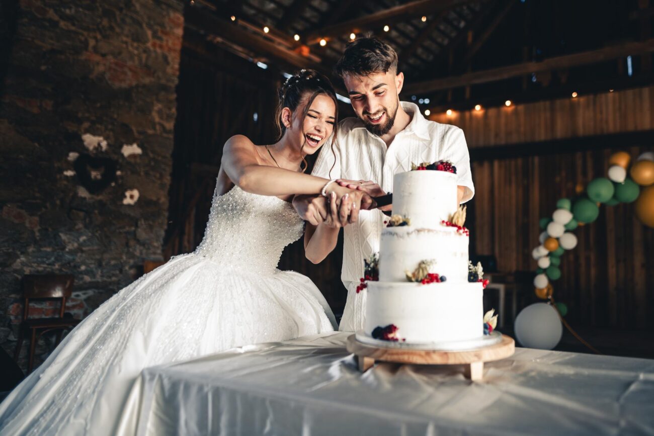 Dort ideálně zakrojte ideálně na přirozeném světle a tak, aby na vás viděli svatební hosté.