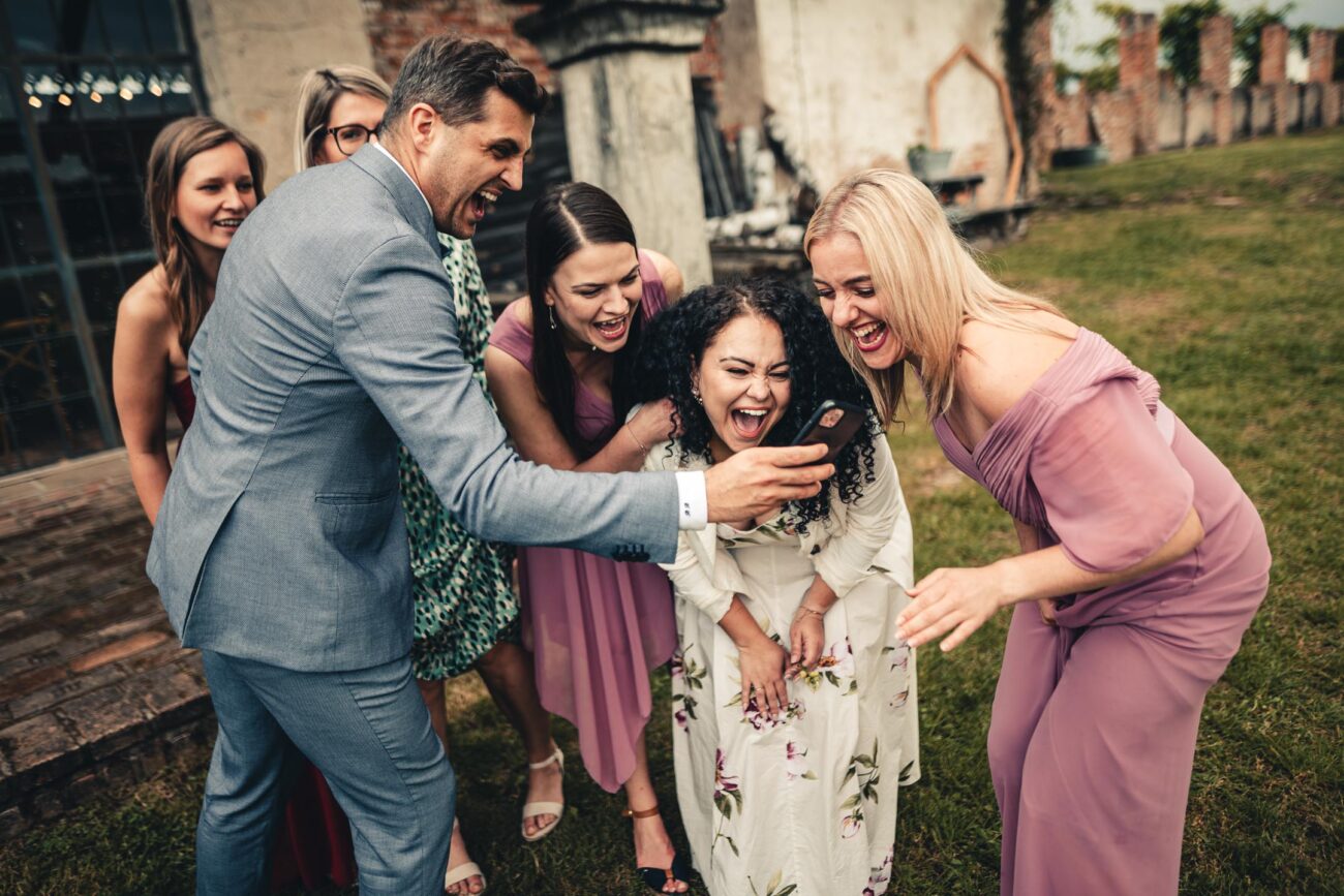 Věřte nebo ne, hosté se dokážou zabavit i sami.